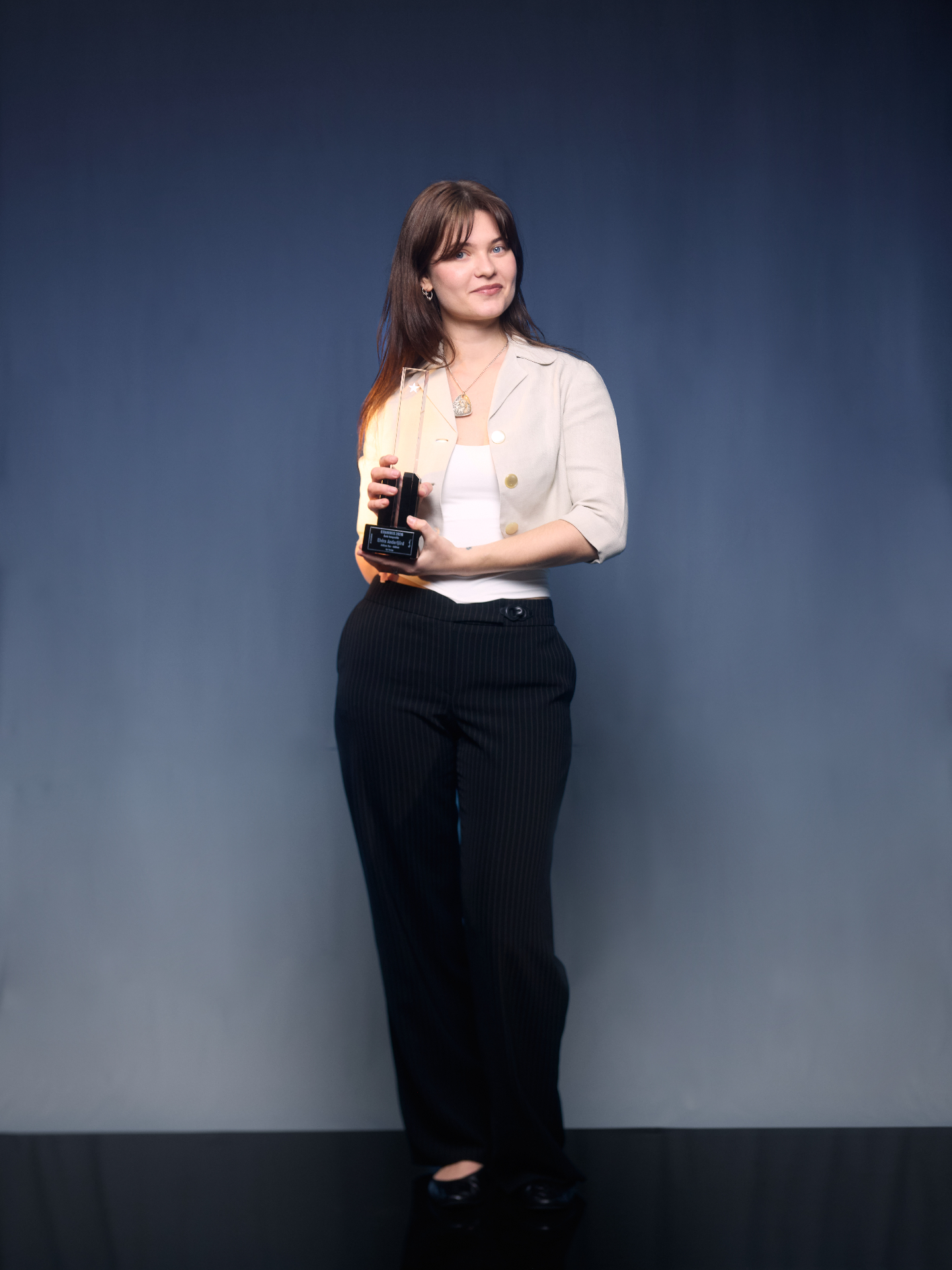 Elvira Anderfjärd with her Grammis trophy for Composer of the Year.